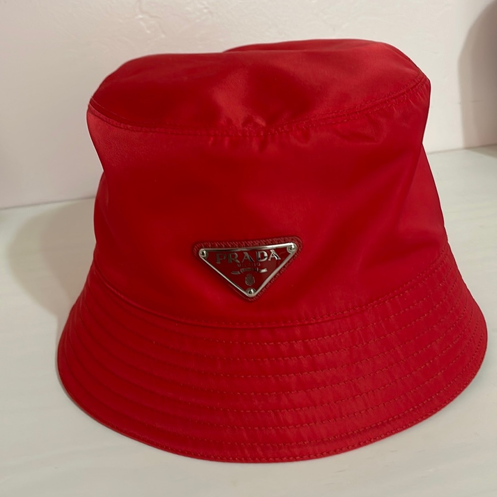 PRADA RE-NYLON BUCKET HAT